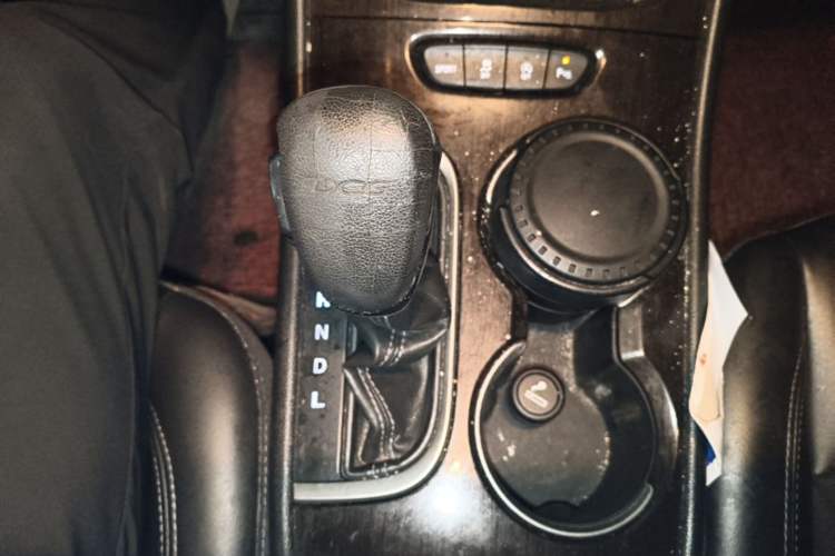 Used Buick Verano 2018 Sedan 20T Dual-Clutch Elite Model Gear Lever