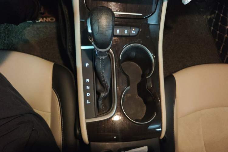 Used Buick Verano 2018 Sedan 15S Automatic Leading Model Gear Lever