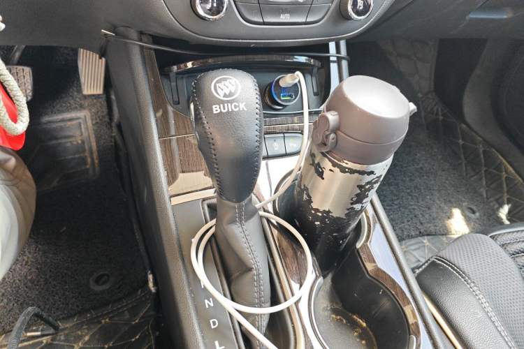 Used Buick Verano 2018 Sedan 20T Dual-Clutch Elite Model Gear Lever
