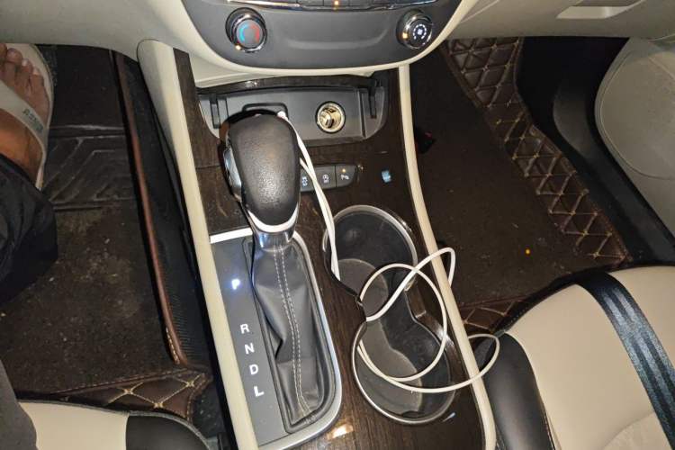 Used Buick Verano 2018 Sedan 15S Automatic Leading Model Gear Lever