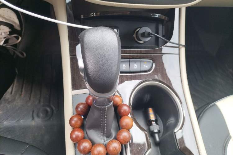 Used Buick Verano 2018 Sedan 15S Automatic Leading Model Gear Lever