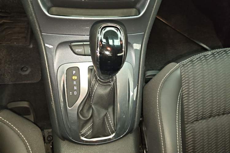 Used Buick Verano 2018 Hatchback 15S Automatic Leading Model Gear Lever