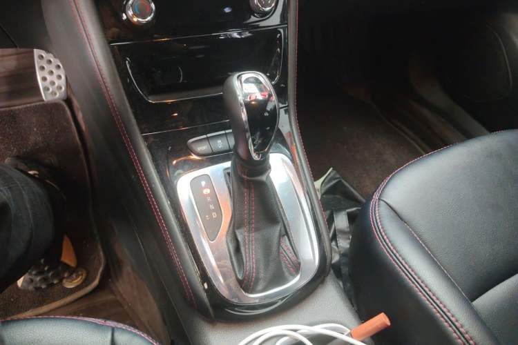 Used Buick Verano 2018 Hatchback GS 20T Dual-Clutch Progressive Model Gear Lever
