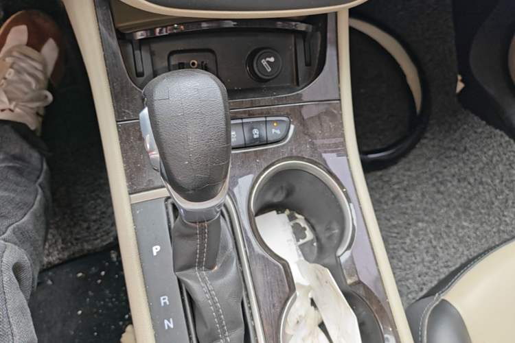 Used Buick Verano 2018 Sedan 15S Automatic Leading Model Gear Lever