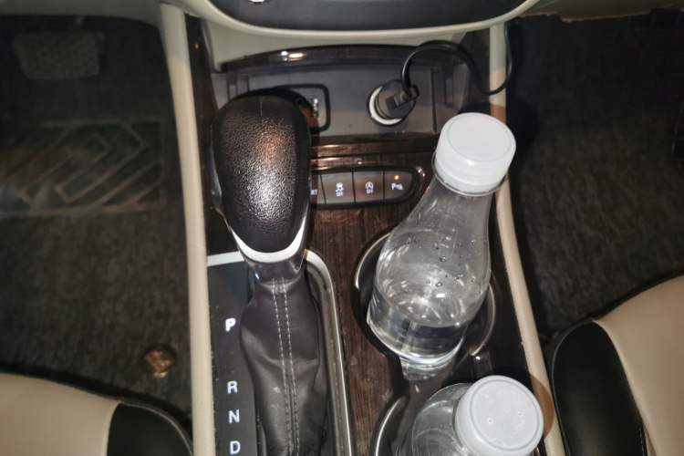 Used Buick Verano 2018 Sedan 15S Automatic Leading Model Gear Lever