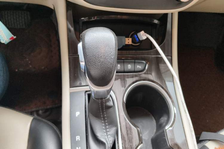 Used Buick Verano 2018 Sedan 15S Automatic Leading Model Gear Lever