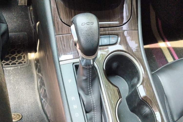 Used Buick Verano 2018 Sedan 20T Dual-Clutch Elite Model Gear Lever