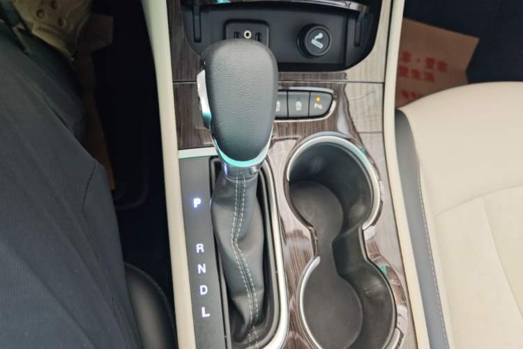Used Buick Verano 2018 Sedan 15S Automatic Leading Model Gear Lever