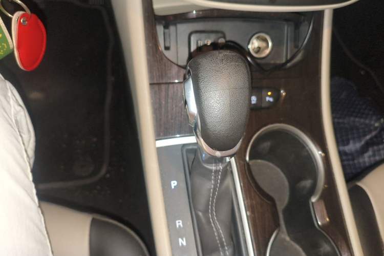Used Buick Verano 2018 Sedan 15S Automatic Leading Model Gear Lever