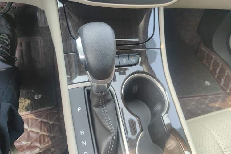 Used Buick Verano 2018 Sedan 15S Automatic Leading Model Gear Lever