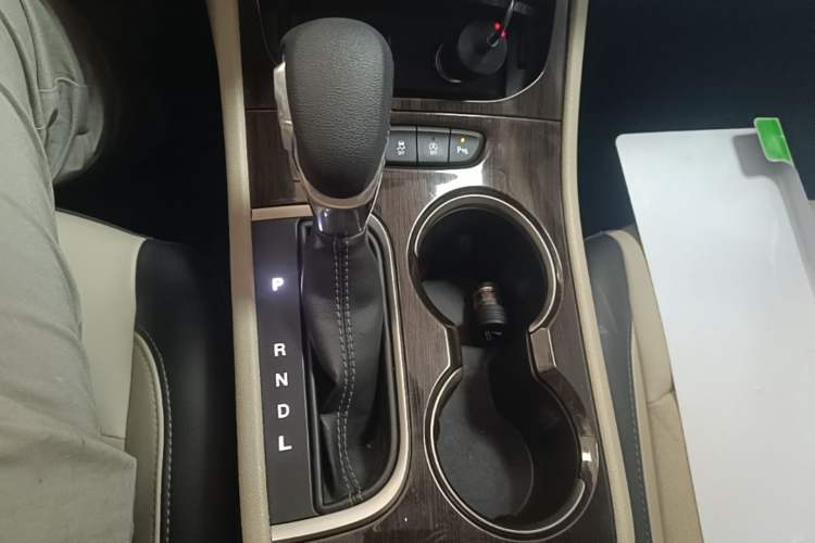 Used Buick Verano 2018 Sedan 15S Automatic Leading Model Gear Lever