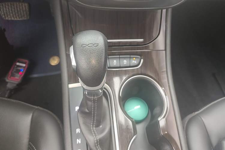 Used Buick Verano 2018 Sedan 20T Dual-Clutch Elite Model Gear Lever