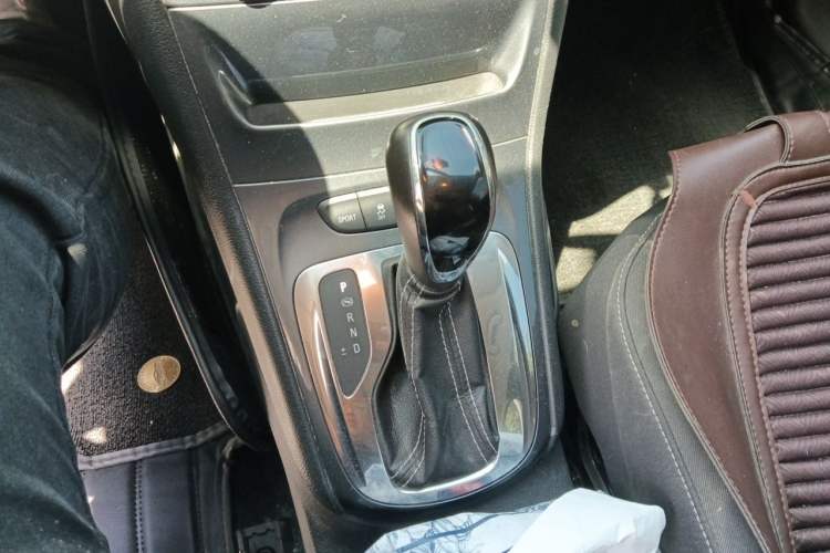 Used Buick Verano 2018 Hatchback 15S Automatic Ambition Model Gear Lever