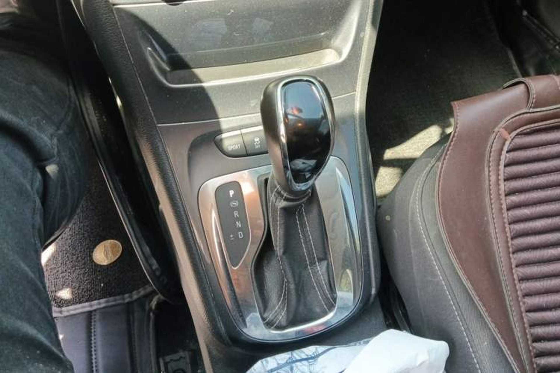 Used Buick Verano 2018 Hatchback 15S Automatic Ambition Model Gear Lever