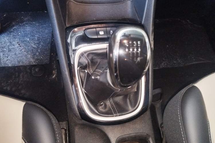 Used Buick Verano 2018 Sedan 15S Manual Leading Model Gear Lever
