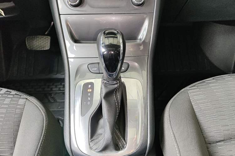 Used Buick Verano 2018 Hatchback 15S Automatic Ambition Model Gear Lever