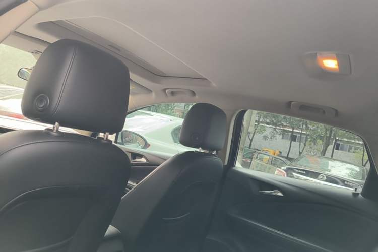 Used Buick Verano 2018 Sedan 20T Dual-Clutch Leading Model Headliner