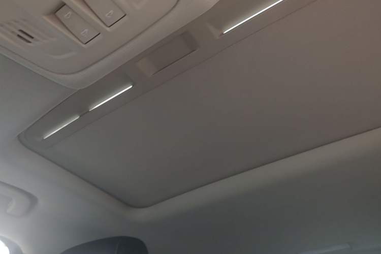 Used Buick Verano 2018 Sedan 20T Dual-Clutch Elite Model Headliner