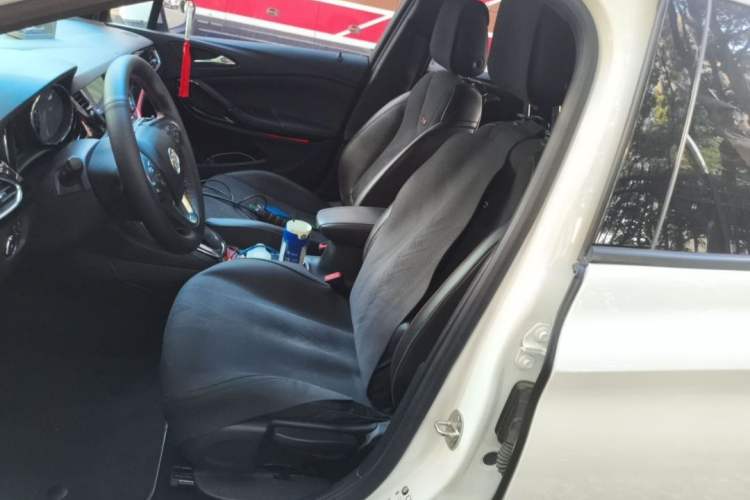 Used Buick Verano 2018 Hatchback GS 20T Dual-Clutch Leading Model Interior 1