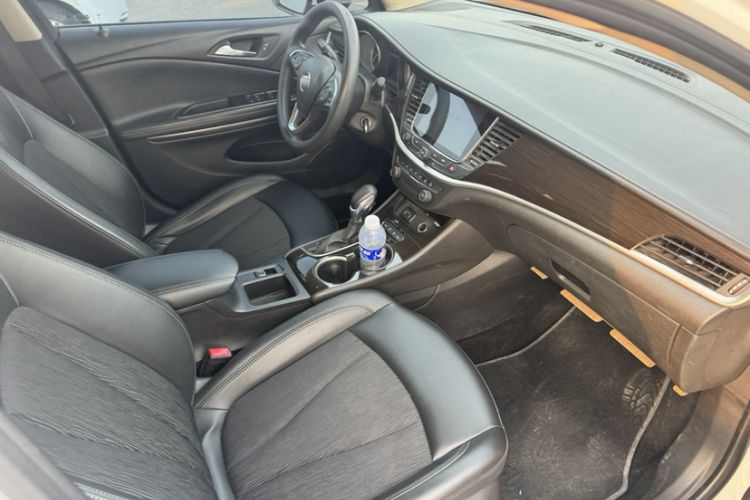 Used Buick Verano 2018 Sedan 20T Dual-Clutch Leading Model Interior 2