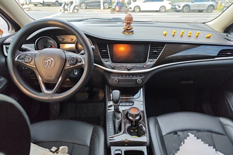 Used Buick Verano 2018 Sedan 20T Dual-Clutch Leading Model Interior 2