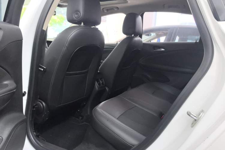 Used Buick Verano 2018 Sedan 20T Dual-Clutch Leading Model Interior 2