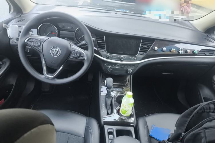 Used Buick Verano 2018 Sedan 20T Dual-Clutch Leading Model Interior 2