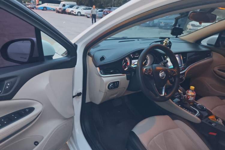 Used Buick Verano 2018 Sedan 15S Automatic Leading Model Interior 3