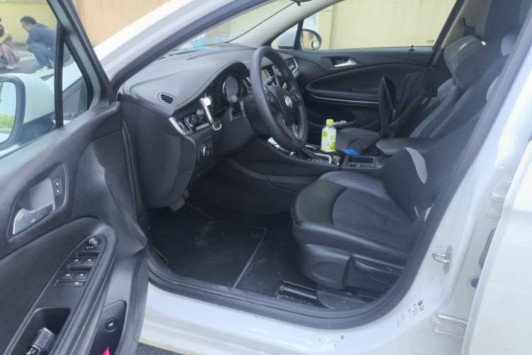 Used Buick Verano 2018 Sedan 20T Dual-Clutch Leading Model Interior 3