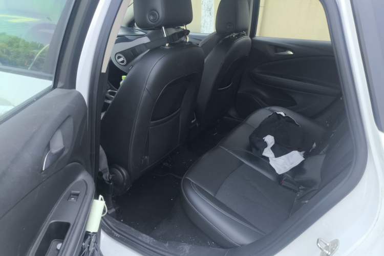 Used Buick Verano 2018 Sedan 20T Dual-Clutch Leading Model Interior 4