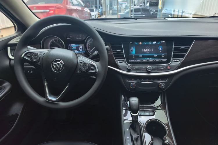 Used Buick Verano 2018 Sedan 20T Dual-Clutch Leading Model Interior 5