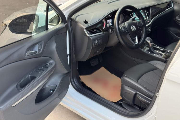 Used Buick Verano 2018 Sedan 20T Dual-Clutch Leading Model Interior 5