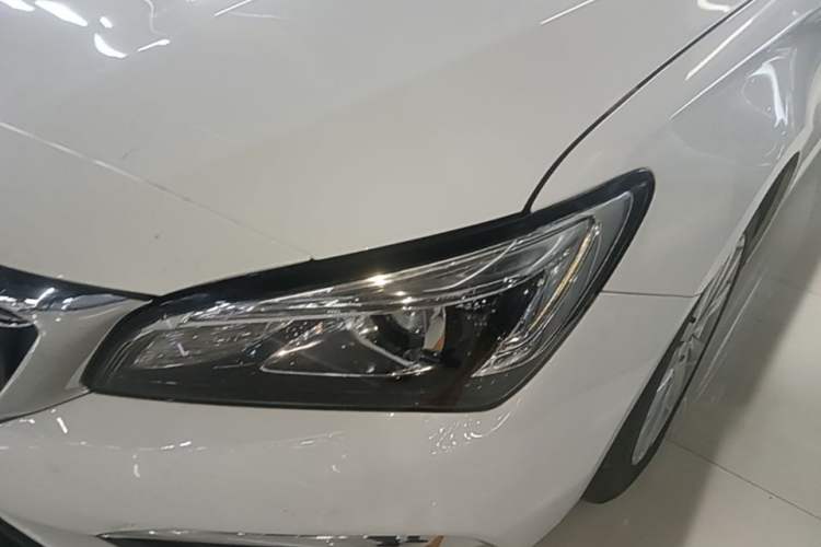 Used Buick Verano 2018 Sedan 15S Automatic Leading Model Left Front Headlight