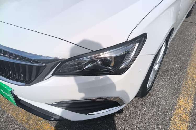 Used Buick Verano 2018 Sedan 20T Dual-Clutch Leading Model Left Front Headlight