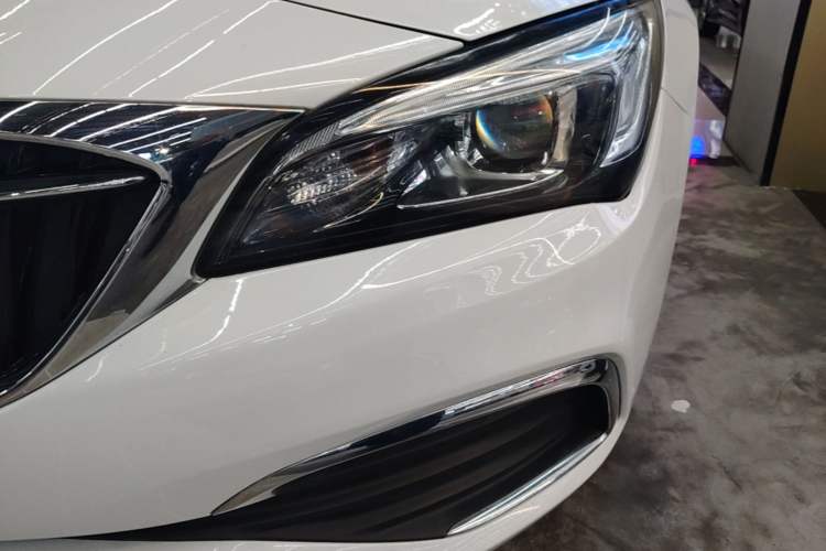 Used Buick Verano 2018 Sedan 20T Dual-Clutch Elite Model Left Front Headlight