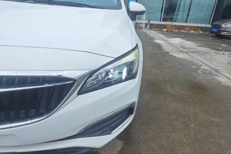 Used Buick Verano 2018 Sedan 15S Automatic Leading Model Left Front Headlight