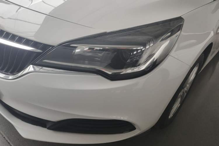 Used Buick Verano 2018 Hatchback 15S Automatic Leading Model Left Front Headlight