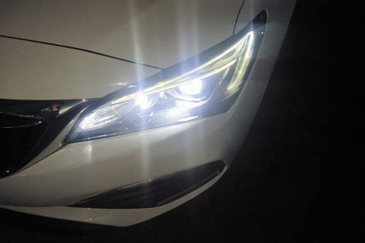 Used Buick Verano 2018 Sedan 20T Dual-Clutch Luxury Model Left Front Headlight