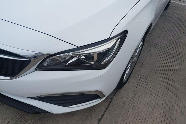 Used Buick Verano 2018 Sedan 20T Dual-Clutch Elite Model Left Front Headlight