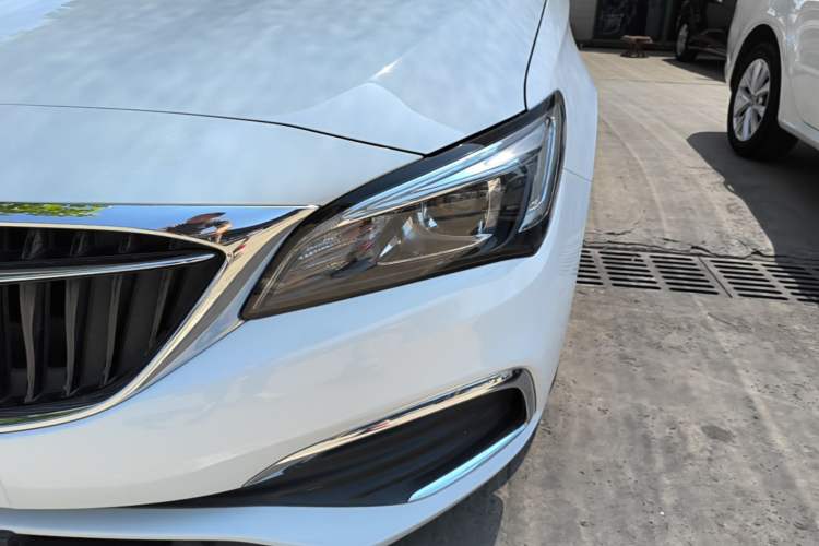 Used Buick Verano 2018 Sedan 20T Dual-Clutch Leading Model Left Front Headlight