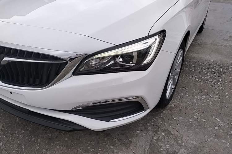 Used Buick Verano 2018 Sedan 15S Automatic Entry Model Left Front Headlight