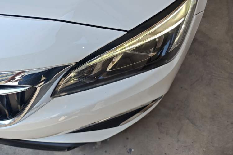 Used Buick Verano 2018 Sedan 15S Automatic Leading Model Left Front Headlight