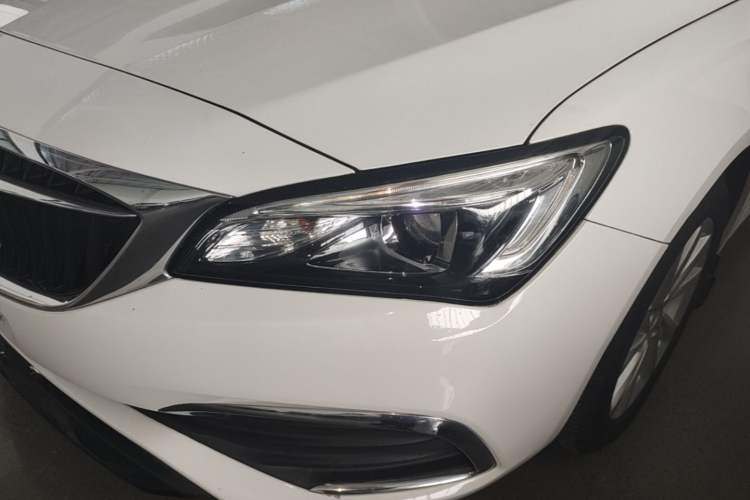 Used Buick Verano 2018 Sedan 15S Automatic Leading Model Left Front Headlight
