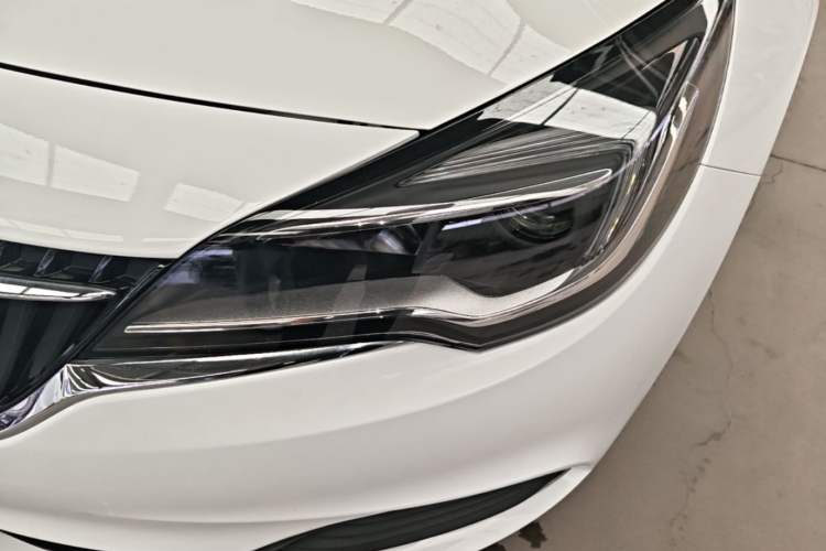 Used Buick Verano 2018 Hatchback 15S Automatic Leading Model Left Front Headlight