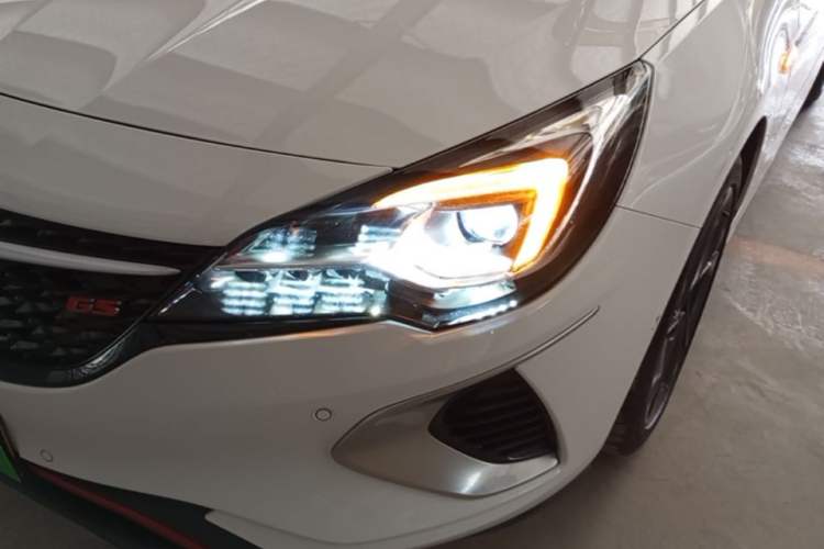 Used Buick Verano 2018 Hatchback GS 20T Dual-Clutch Luxury Model Left Front Headlight