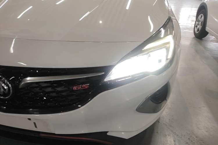 Used Buick Verano 2018 Hatchback GS 20T Dual-Clutch Leading Model Left Front Headlight