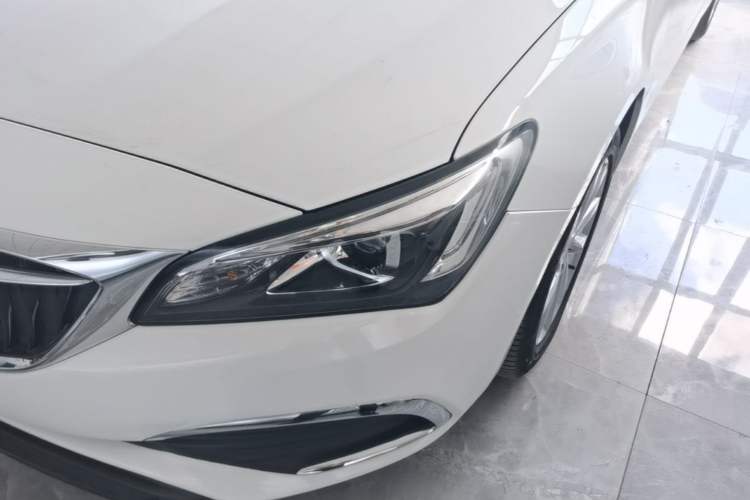 Used Buick Verano 2018 Sedan 15S Automatic Leading Model Left Front Headlight
