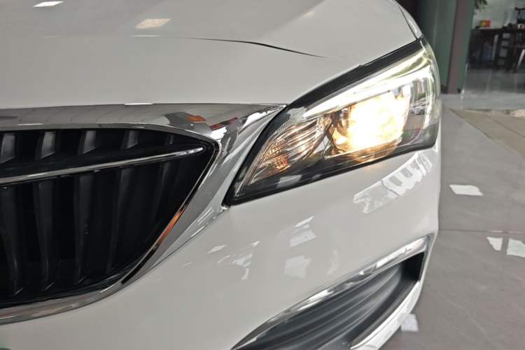 Used Buick Verano 2018 Sedan 20T Dual-Clutch Leading Model Left Front Headlight