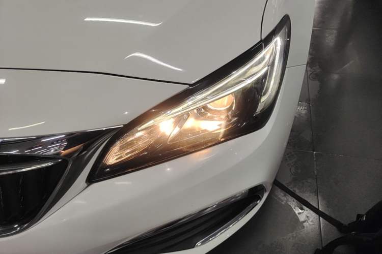 Used Buick Verano 2018 Sedan 15S Automatic Entry Model Left Front Headlight