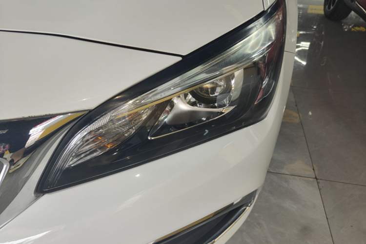 Used Buick Verano 2018 Sedan 15S Automatic Leading Model Left Front Headlight